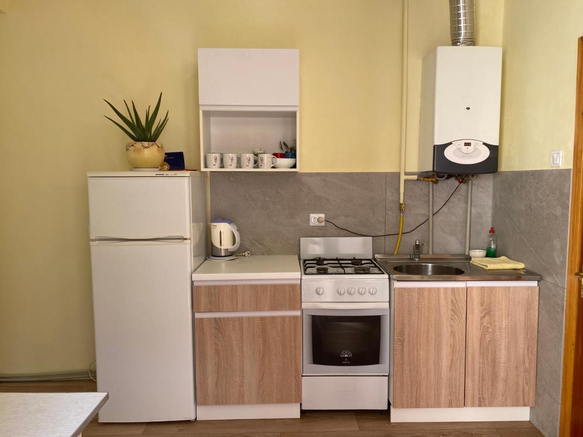 Den Apart On Rynok Square Lviv Exterior photo